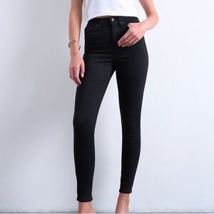 Topshop Jamie skinny high rise jeans in black, sz 28